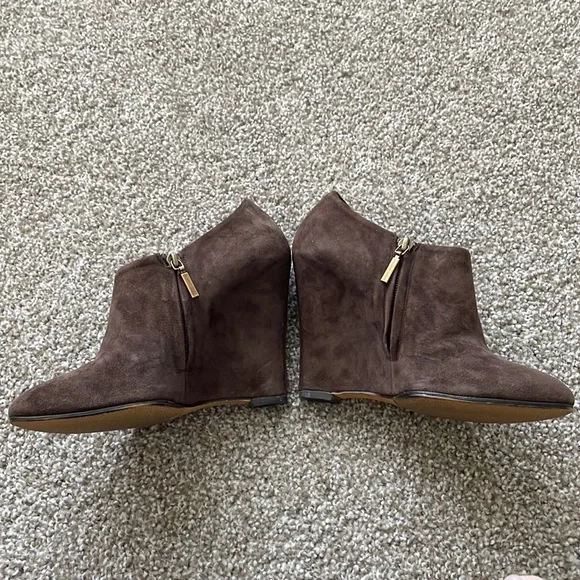 Authentic Dolce & Gabbana Brown Suede Booties EU40 - Picture 3 of 8